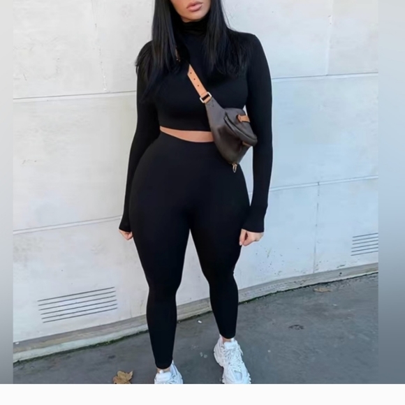 Women’s black Crop long sleeve 2 piece set - Picture 10 of 11